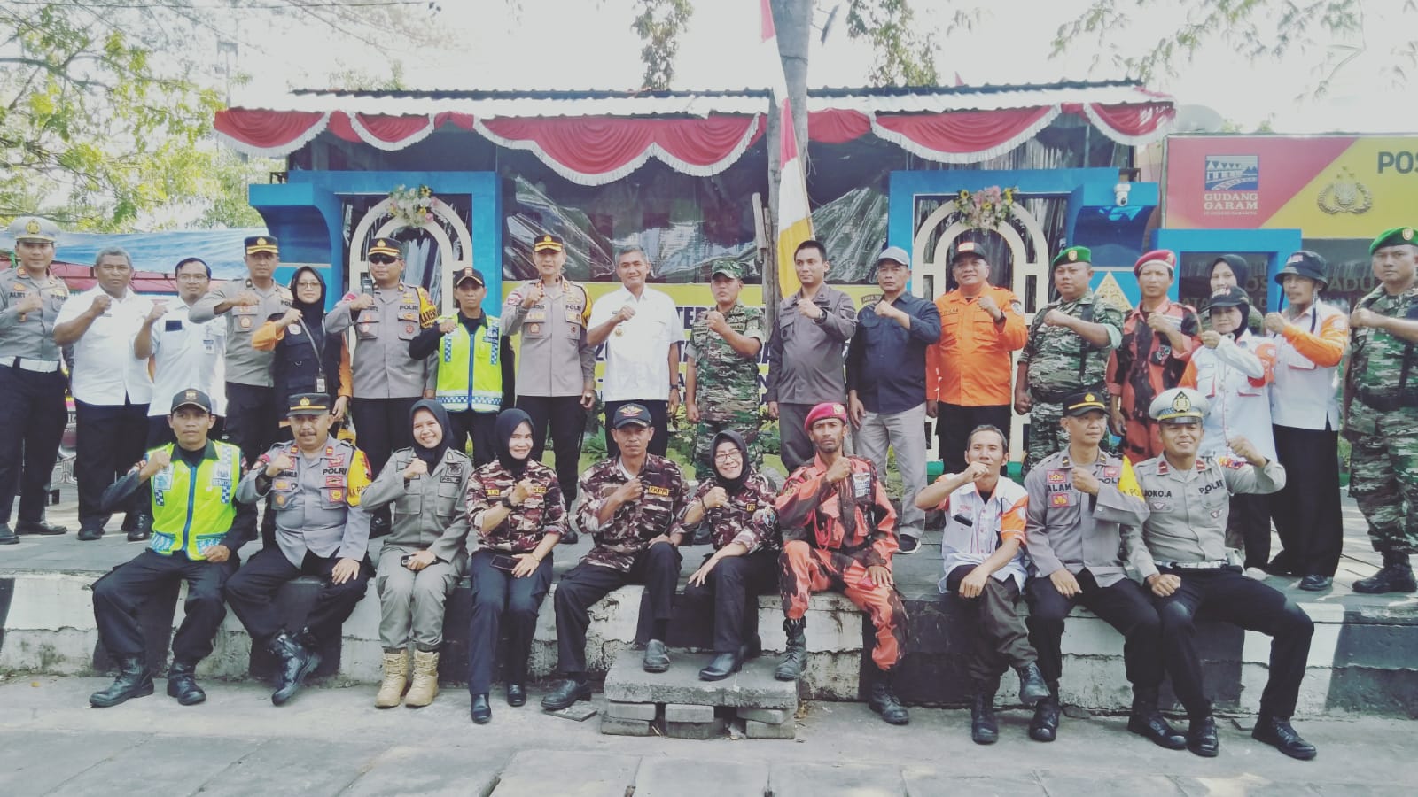 Pantauan Pos PAM Natal dan Tahun Baru Tahun 2023 oleh Pj. Bupati Karanganyar bersama Forkopimda diawali dari Pos terpadu Alun-Alun Karanganyar