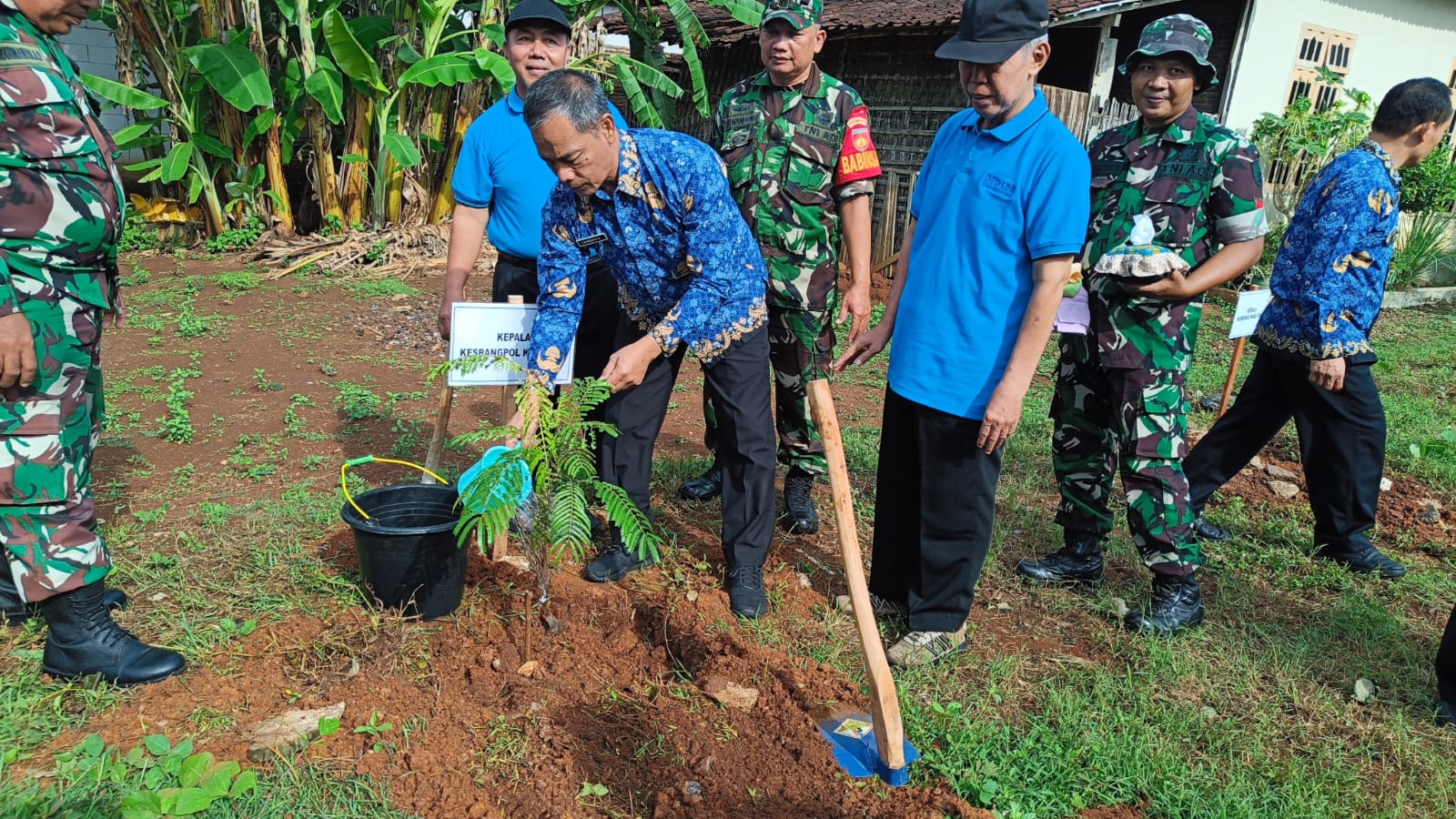 Kegiatan Penghijauan dalam Rangka Hari Juang TNI Angkatan AD (Penanaman Simbolis Pohon Buah)
